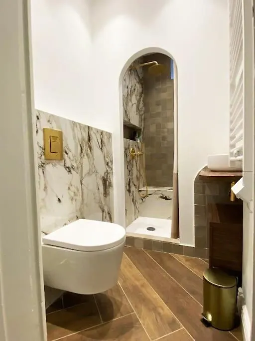Le Petit Versailles - Appartement Centre Grenoble 0*,